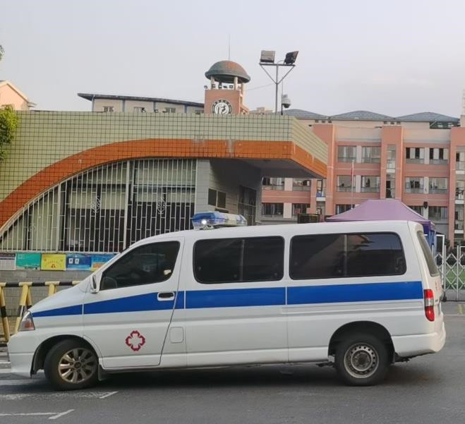 中牟救护车出租护送骨折病人一公里多少钱